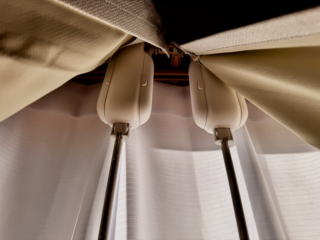 厚手レース越しでも充電できる？SwitchBotカーテン3＋ソーラーの実力検証